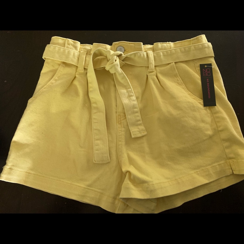 Juniors No Boundaries 💛shorts💛